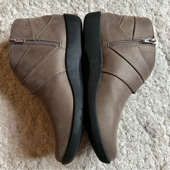 Clarks | Shoes | Clarks Cloudsteppers Sillian Rani Pewter  Clarks Cloudsteppers Sillian Rani Booties Pewter Metallic Ankle Boots Comfort